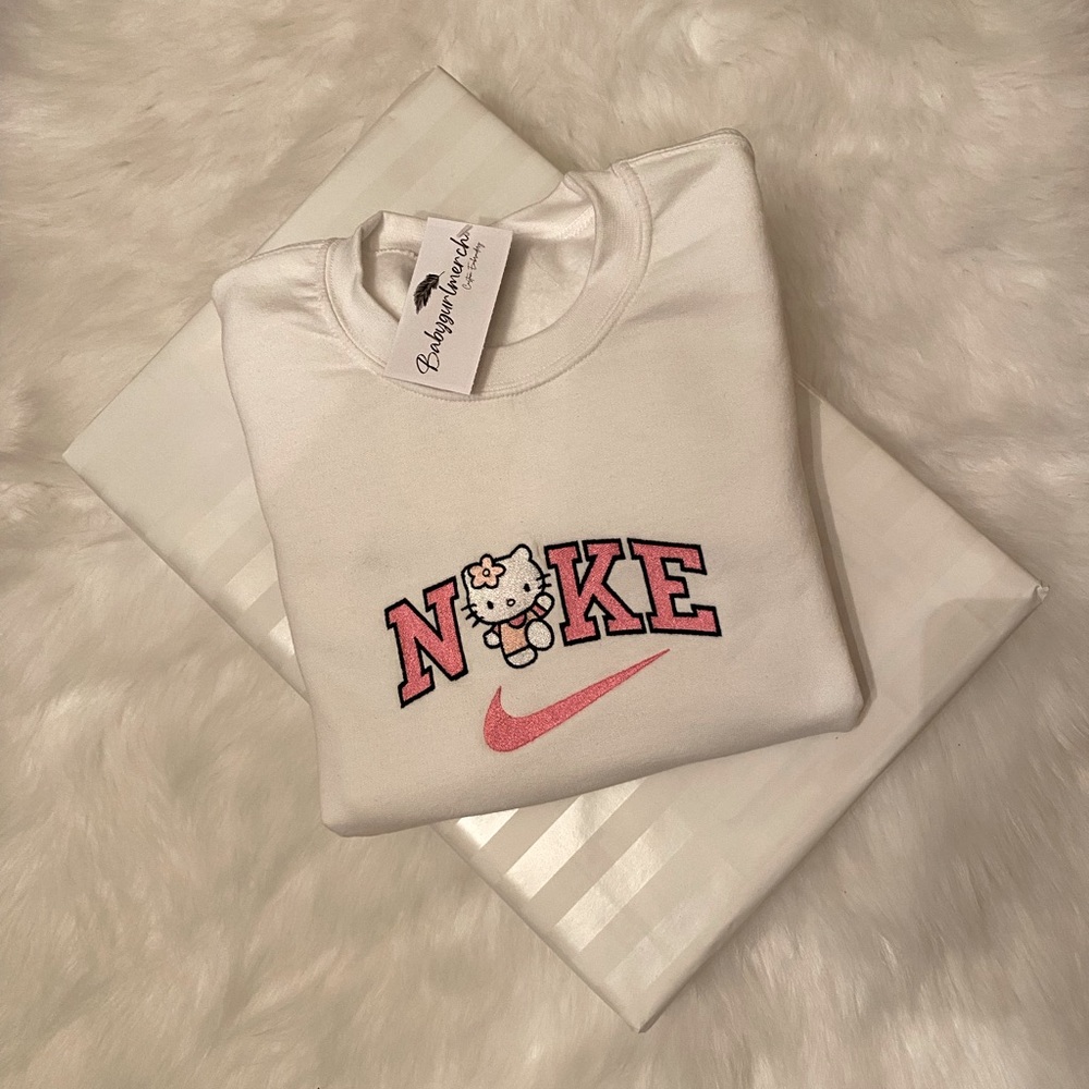 - 💗 Hello kitty Nike crewneck 💗